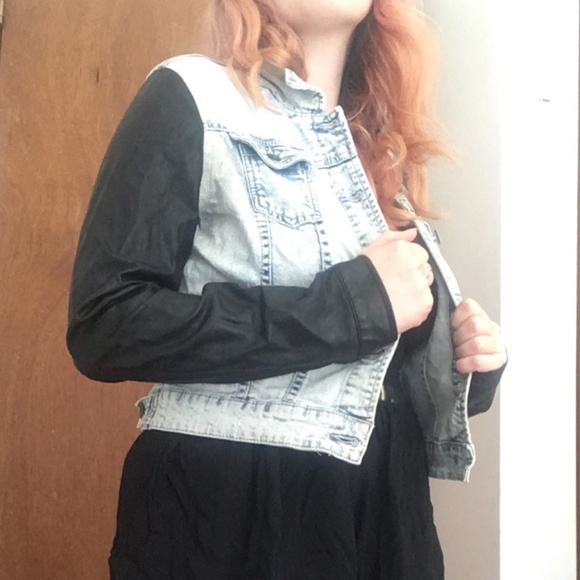 Jeans and leather jacket - Picture 3 of 3